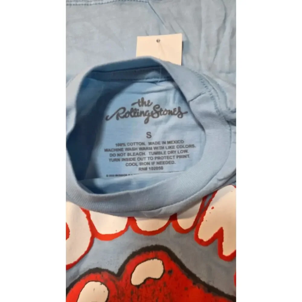 The Rolling Stones Kids Graphic T-Shirt Light Blue Tongue Logo Size S 6/7 NWT